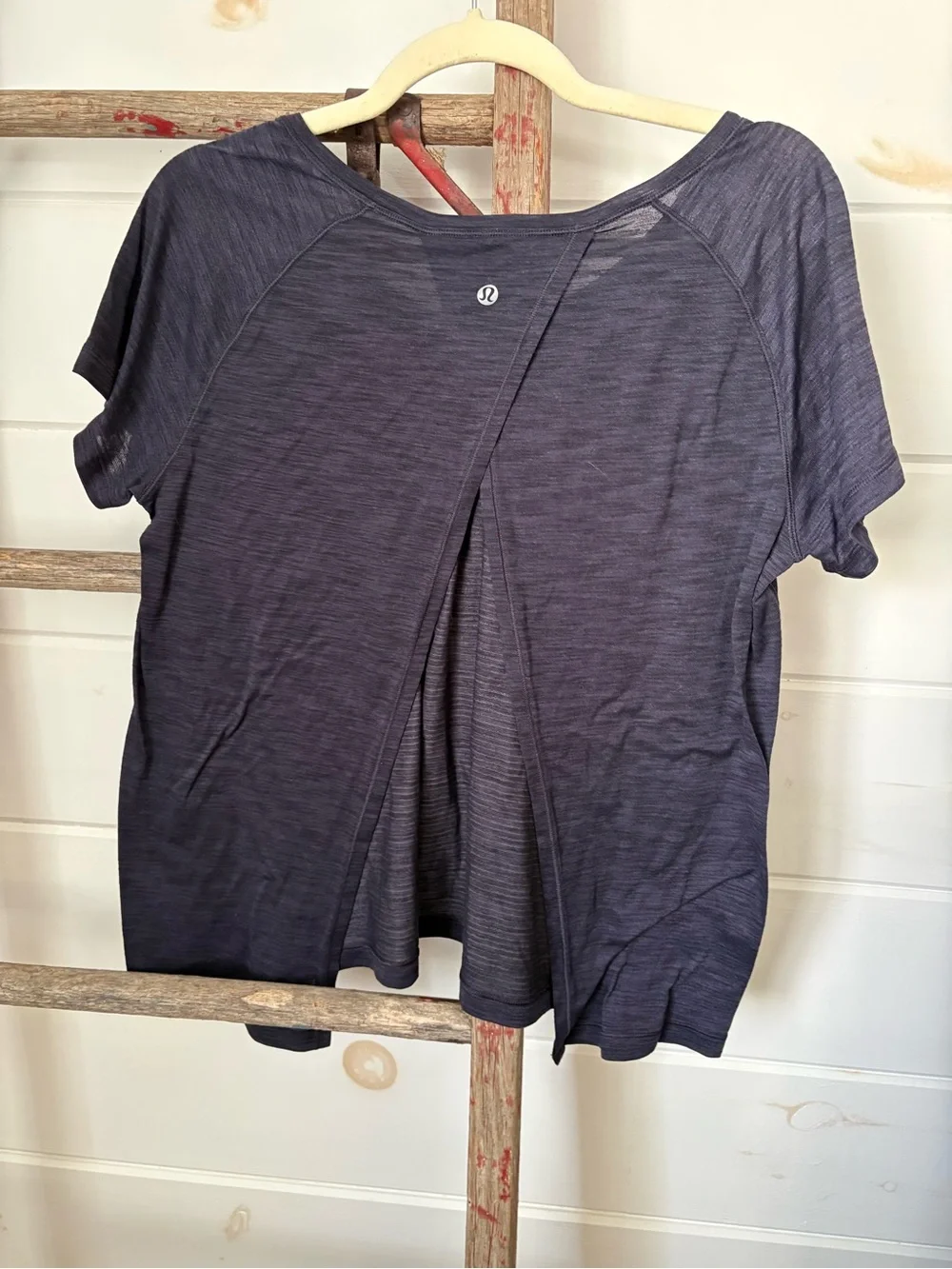 lululemon athletica Short Sleeve Scoop Neck Tee in Heathered Navy